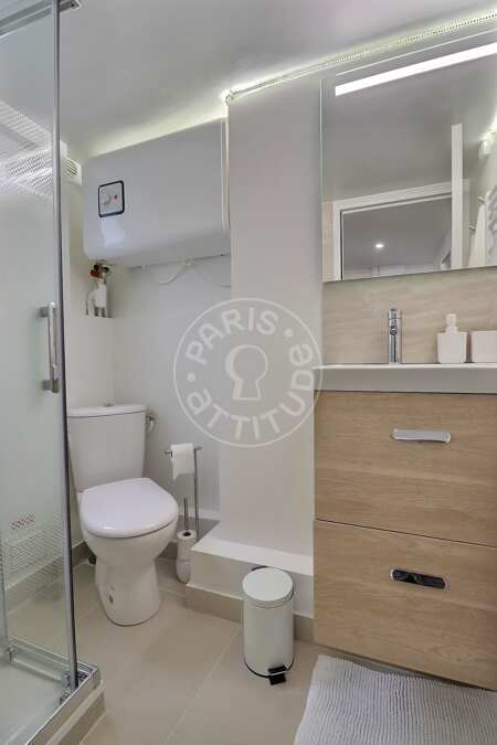 Casa de banho Quitinete mobilado - 23m²  - Notre-Dame de Lorette - Paris