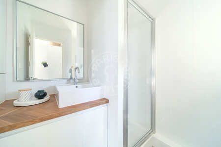 Casa de banho Quitinete mobilado - 24m²  - Pereire - Paris