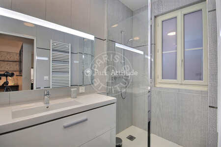 Bathroom Furnished apartment - 57m² - 1 bedroom - Batignolles - Paris