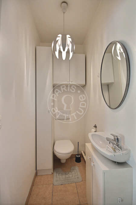 Toilettes Appartement meublé - 48m²  - 1 chambre - République - Paris