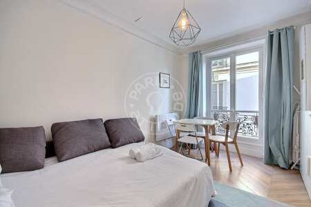 Salon Appartement meublé - 28m²  - 1 chambre - Montmartre / Place des Abbesses - Paris