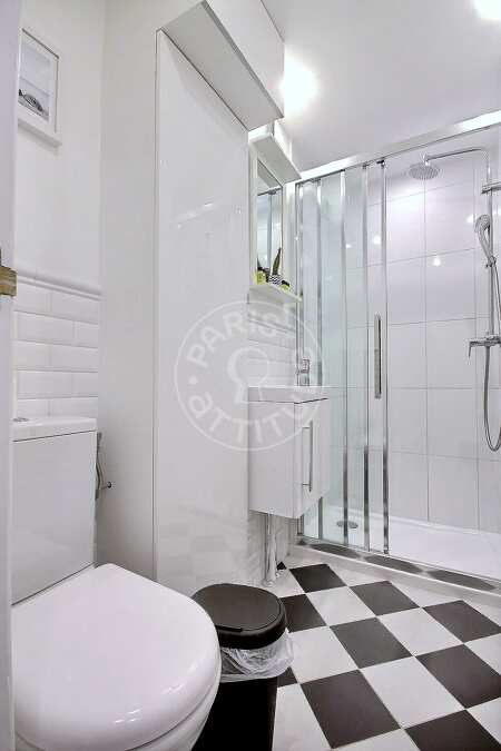 Salle de bain Appartement meublé - 28m²  - 1 chambre - Montmartre / Place des Abbesses - Paris