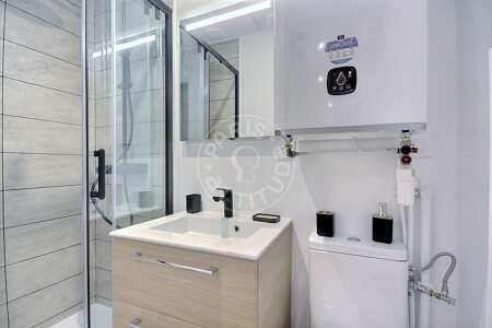 Bagno Mansardato arredato - 24m²  - Montmartre / Place des Abbesses - Parigi