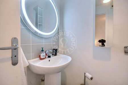 Bathroom Furnished apartment - 32m²  - 1 bedroom - Canal de l'Ourcq - Paris