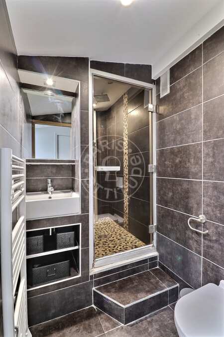Salle de bain Appartement meublé - 55m²  - 3 chambres - Châtelet - Paris