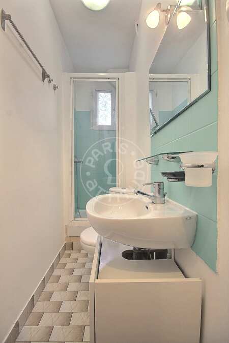 Casa de banho Quitinete mobilado - 18m²  - Place des Fêtes - Paris
