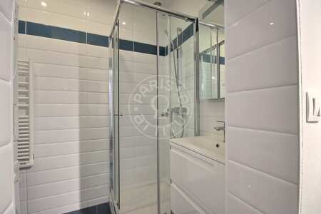 Salle de bain Appartement meublé - 62m²  - 2 chambres - Saint Placide - Paris