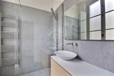 Salle de bain Appartement meublé - 67m²  - 2 chambres - Latin / Saint-Michel - Paris
