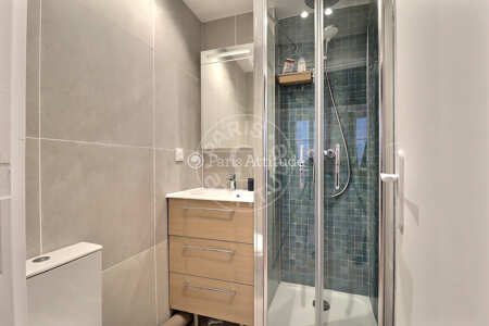 Salle de bain Studio meublé - 21m²  - Arts et Métiers - Paris