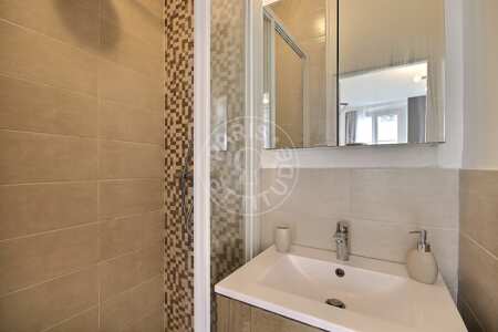 Badezimmer Möblierte studio - 16m²  - République - Paris