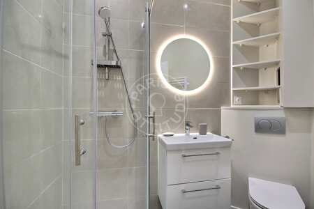 Bathroom Furnished studio - 21m²  - Batignolles - Paris