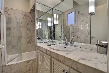 Bathroom Furnished apartment - 44m²  - 1 bedroom - Pyramides / Palais Royal - Paris