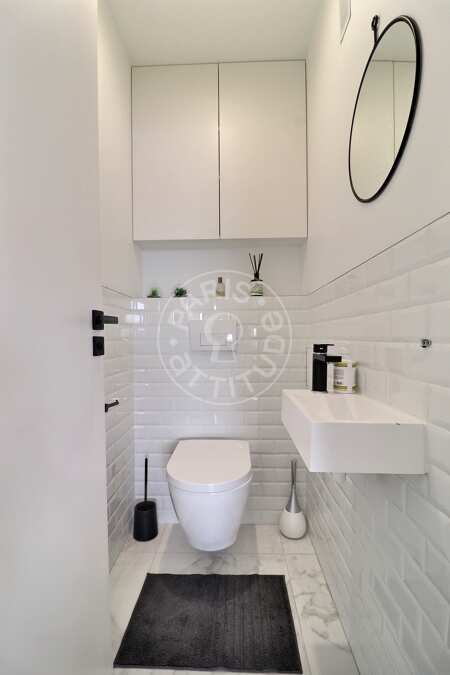 Toilettes Appartement meublé - 65m²  - 2 chambres - République - Paris