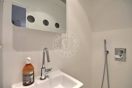 Bathroom Furnished studio - 12m²  - Ile Saint-Louis - Paris