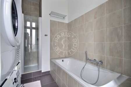 Salle de bain Appartement meublé - 113m²  - 2 chambres - Grands Magasins / La Fayette - Paris