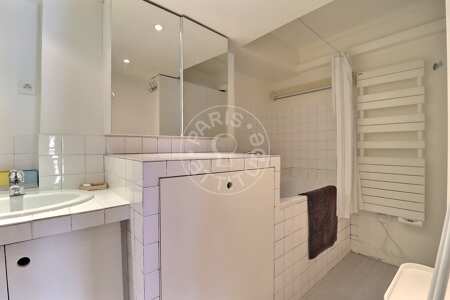 Baño Estudio con alcoba amueblado - 27m²  - Oberkampf - París