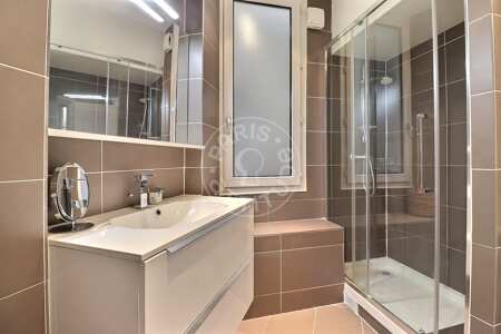 Bathroom Furnished apartment - 52m²  - 2 bedrooms - Latin / Saint-Michel - Paris