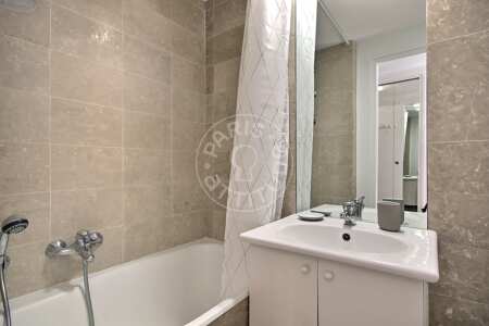 Salle de bain Studio meublé - 18m²  - Grands Boulevards / Bonne Nouvelle - Paris