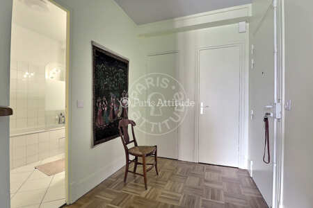 Entrance Furnished studio - 39m²  - Mirabeau - Paris