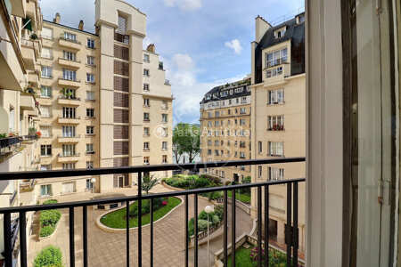 Balcony Furnished studio - 39m²  - Mirabeau - Paris