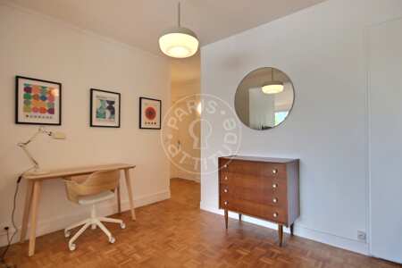 Entrance Furnished apartment - 91m²  - 3 bedrooms - Mirabeau - Paris