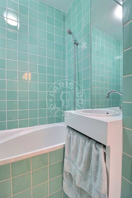 Bathroom Furnished studio alcove - 28m²  - Rue de la Pompe - Paris