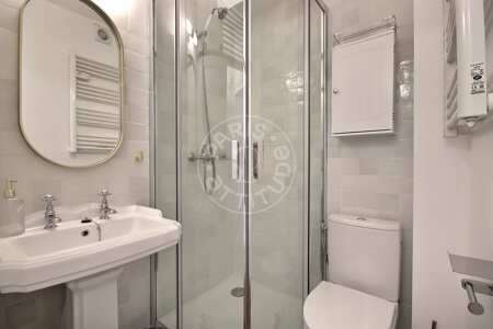 Salle de bain Studio meublé - 18m²  - Oberkampf - Paris