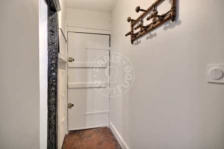 Entrance Furnished studio - 29m²  - Madeleine - Paris