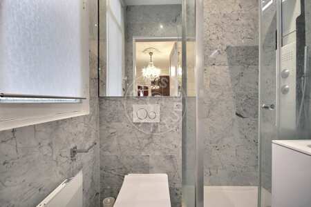 Salle de bain Appartement meublé - 74m²  - 2 chambres - Porte Maillot / Palais des Congrès - Paris