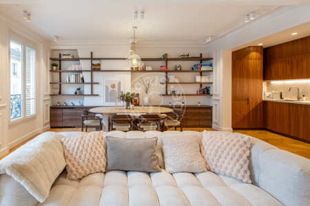 Salon Appartement meublé - 66m²  - 2 chambres - Moulin Rouge / Pigalle - Paris