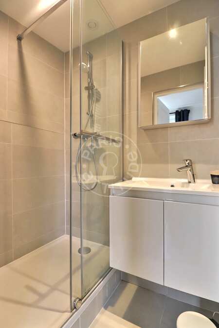 Bathroom Furnished apartment - 52m²  - 1 bedroom - Batignolles - Paris