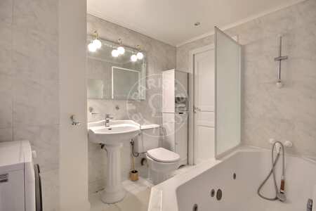 Salle de bain Appartement meublé - 37m²  - 1 chambre - Saint-Germain - Paris
