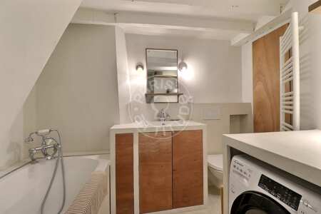 Bathroom Furnished duplex - 39m²  - 1 bedroom - Grands Boulevards / Bonne Nouvelle - Paris
