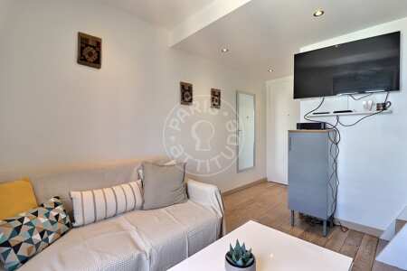 Salotto Mansardato arredato - 20m²  - Montmartre / Place des Abbesses - Parigi