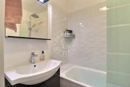 Casa de banho Quitinete mobilado - 19m²  - Oberkampf - Paris