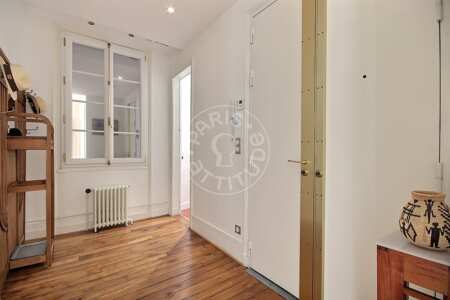 Entrance Furnished apartment - 109m²  - 3 bedrooms - Place de Clichy - Paris