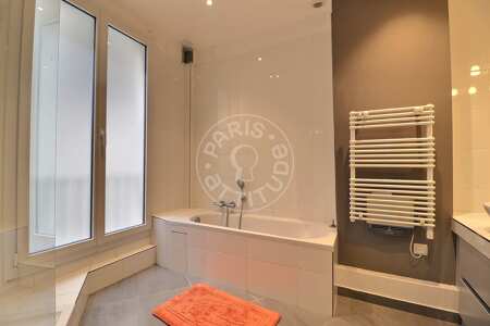 Casa de banho Apartamento mobilado - 154m² - 3 quartos - Champs-Elysées - Paris