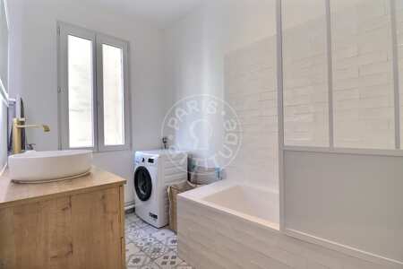 Bathroom Furnished apartment - 51m²  - 2 bedrooms - Batignolles - Paris