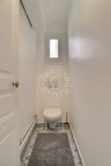 Toilet Furnished apartment - 51m²  - 2 bedrooms - Batignolles - Paris