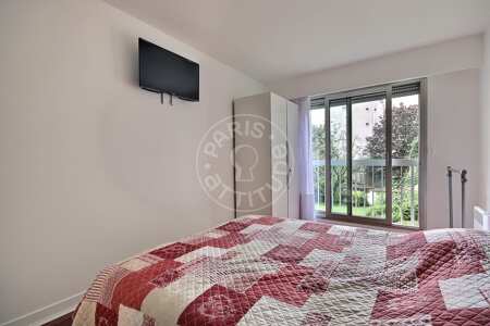 Bedroom Furnished apartment - 79m²  - 2 bedrooms - Ledru-Rollin - Paris