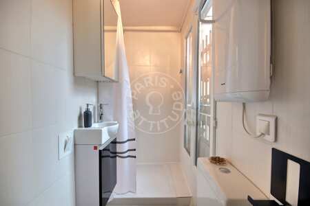 Salle de bain Studio meublé - 13m²  - Notre-Dame de Lorette - Paris