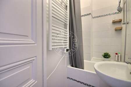 Salle de bain Appartement meublé - 28m²  - 1 chambre - Poissonnière - Paris