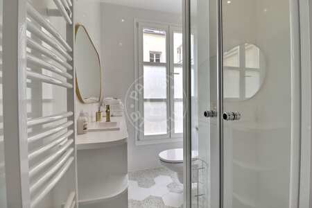 Salle de bain Studio meublé - 15m²  - Musée Picasso - Paris