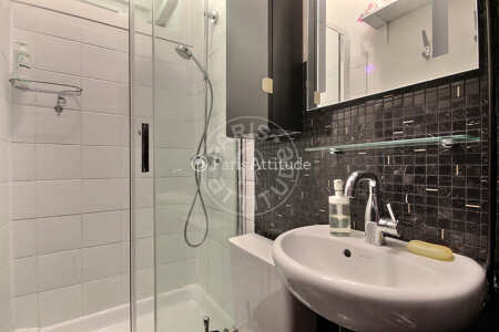 Salle de bain Studio meublé - 15m²  - Centre George Pompidou - Paris