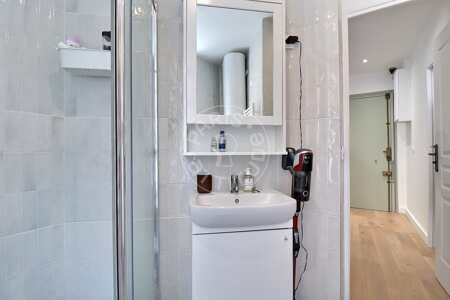 Casa de banho Apartamento mobilado - 32m²  - 1 quarto - Clichy