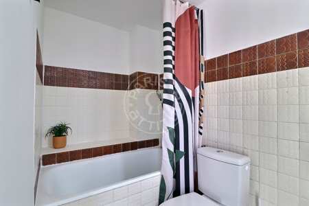 Salle de bain Appartement meublé - 27m²  - 1 chambre - Saint-Germain - Paris