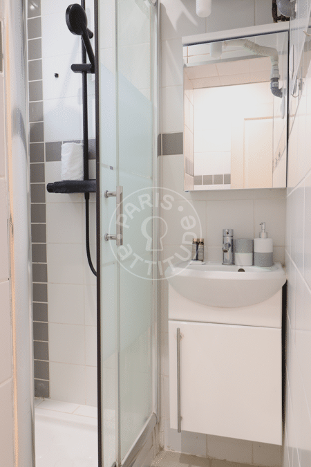 Salle de bain Studio meublé - 15m²  - Porte de Vanves - Paris