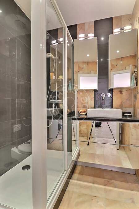 Salle de bain Appartement meublé - 40m²  - 1 chambre - Parc Monceau - Paris