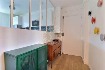 Entrance Furnished apartment - 91m²  - 2 bedrooms - Montmartre / Place des Abbesses - Paris