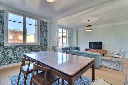 Dining room Furnished apartment - 91m²  - 2 bedrooms - Montmartre / Place des Abbesses - Paris